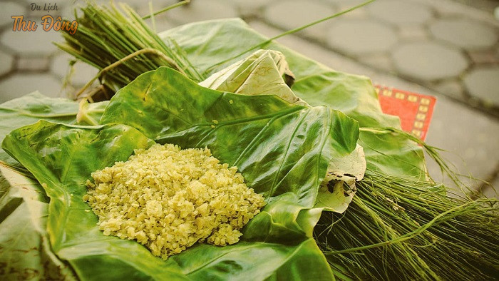 Hạt cốm dẹt, xanh non, dậy mùi thơm của lúa mới